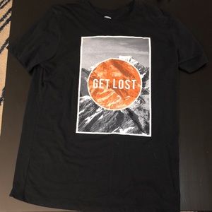 Black old navy tee with graphic design